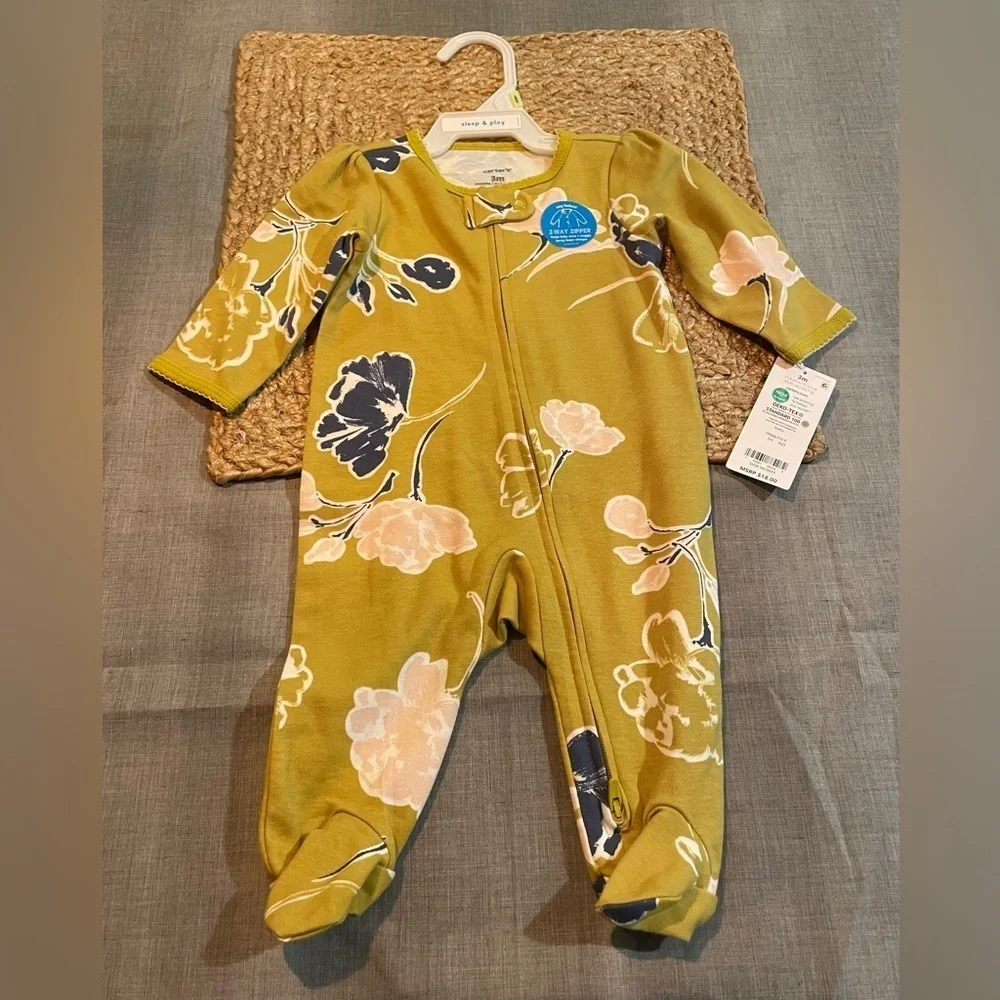 New with tag Carters Brand 2-way zip Sleeper (Size 3 months)
